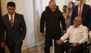 Jorge Rodríguez llegó a la Asamblea Nacional en silla de ruedas (Fotos)