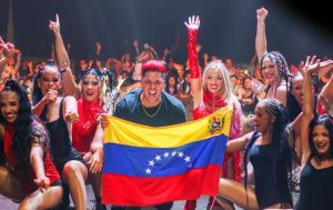 Con "Mi Cora", Katie Angel lidera la cartelera nacional del Record Report