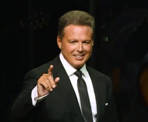 Luis Miguel se pronuncia sobre presunta orden de aprehensión en su contra