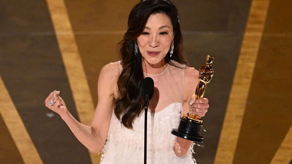 La reacción de la mamá de Michelle Yeoh ante el histórico premio Oscar por "Everything Everywhere All at Once"