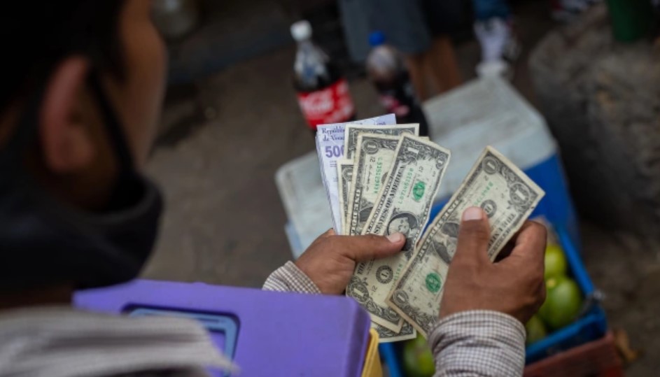 Actualmente se necesitan US$700 para adquirir los bienes que se compraban con US$100 en 2017