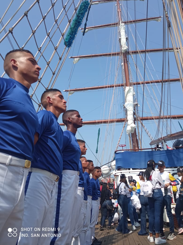 17 millas de aventuras a bordo del Buque Escuela Simón Bolívar