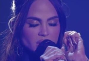 Natti Natasha se quiebra al dedicarle canción a Raphy Pina en los Latin AMA’s