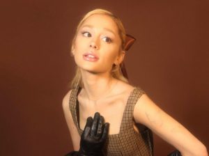 Ariana Grande reacciona a críticas por su peso