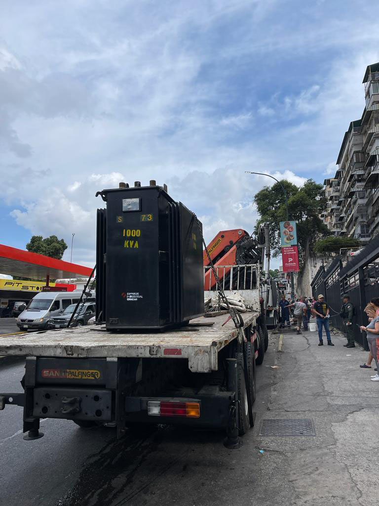 Atienden avería eléctrica en El Llanito de Petare