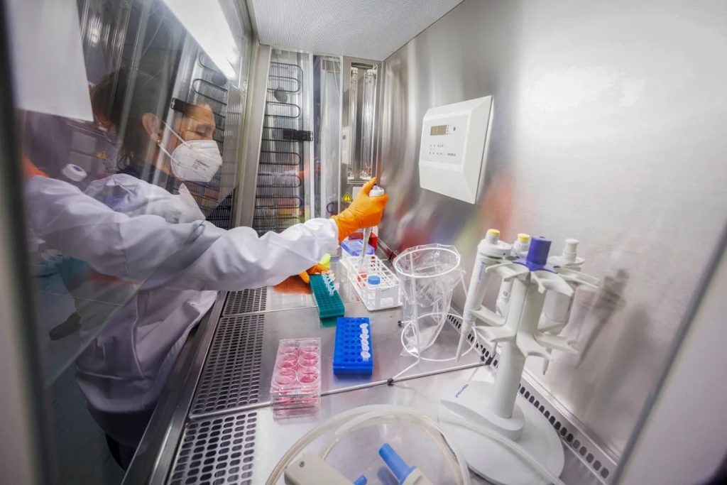 Baja en contagios de viruela símica podría deberse a inmunidad en red