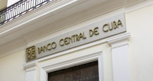 Cuba vuelve a aceptar depósitos bancarios en dólares