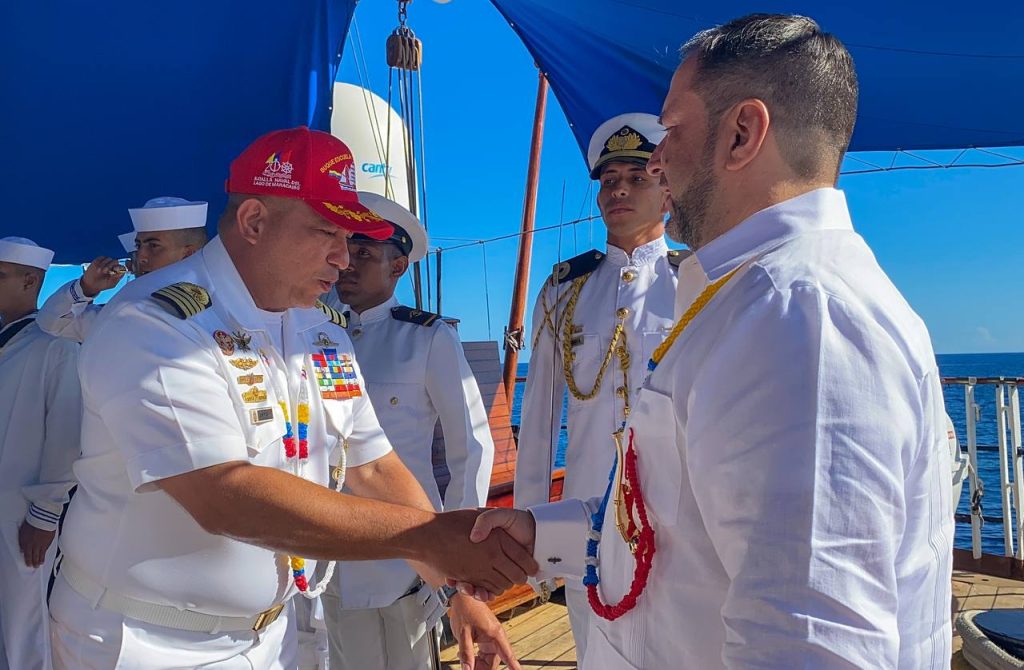 Canciller Gil visita Buque Escuela Simón Bolívar en San Cristóbal y Nieves