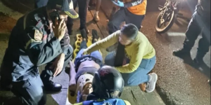 Delincuentes golpearon y robaron a una mujer para robarle 13 dólares en efectivo