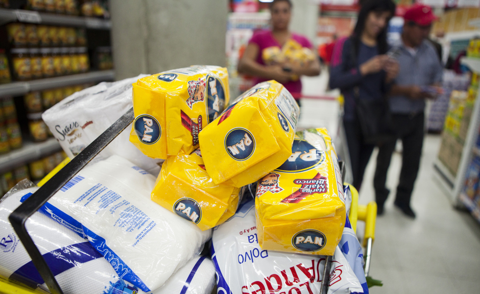 precios de cesta básica en marzo subieron menos en bolívares, pero se aceleraron en dólares