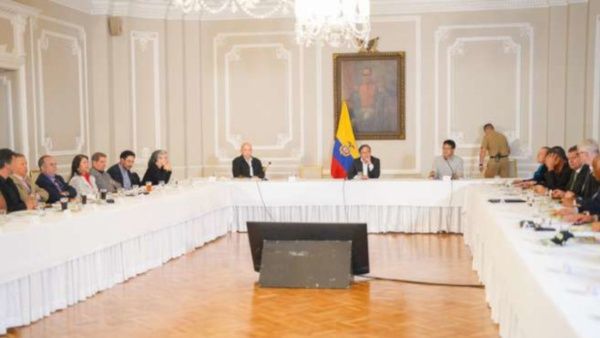 Colombia exhorta al rebelde ELN a expresar su intención de paz