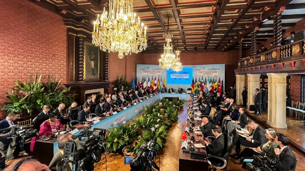 Levantamiento de sanciones y cronograma electoral tema cumbre de la Conferencia en Bogotá