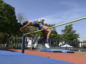 Criollas tiñeron de tricolor el podio en salto alto
