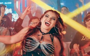 Diveana rinde homenaje a Selena Quintanilla