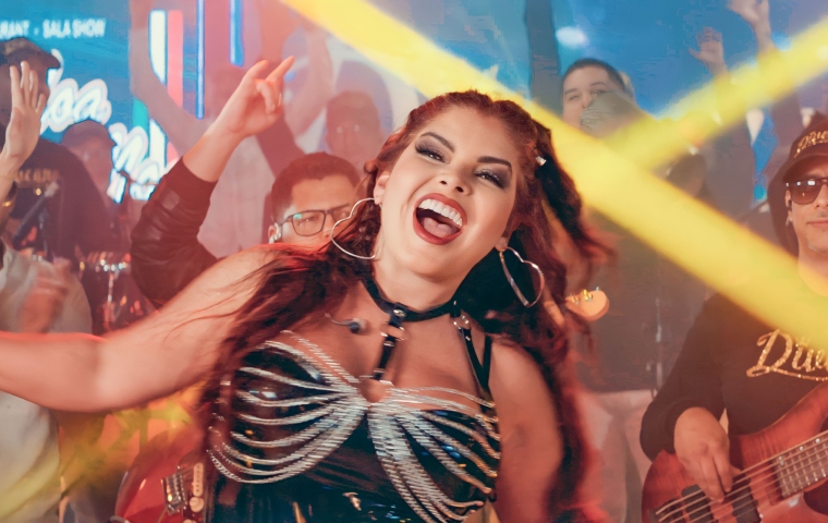 Diveana rinde homenaje a Selena Quintanilla