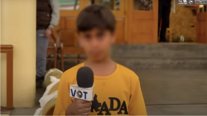 Habló el niño al que el Dalái Lama le pidió que chupara su lengua (Video)