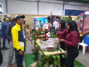 Degustan el aroma y dulzor del café sanareño en su primera feria