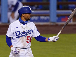 Dodgers echa mano de Mookie Betts