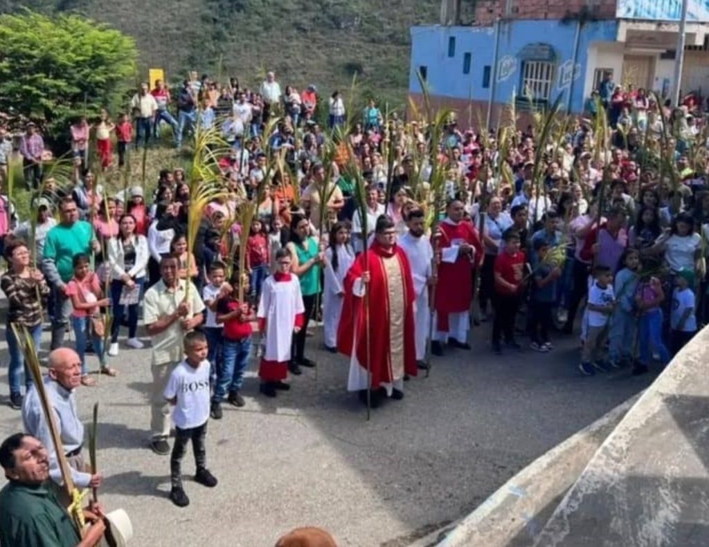 Entre ramos y procesiones iglesia trujillana inició la Semana Santa