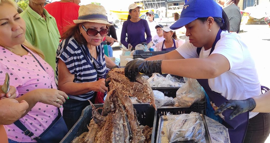 Feria del Cardumen distribuyó 7 toneladas de pescado en Sucre