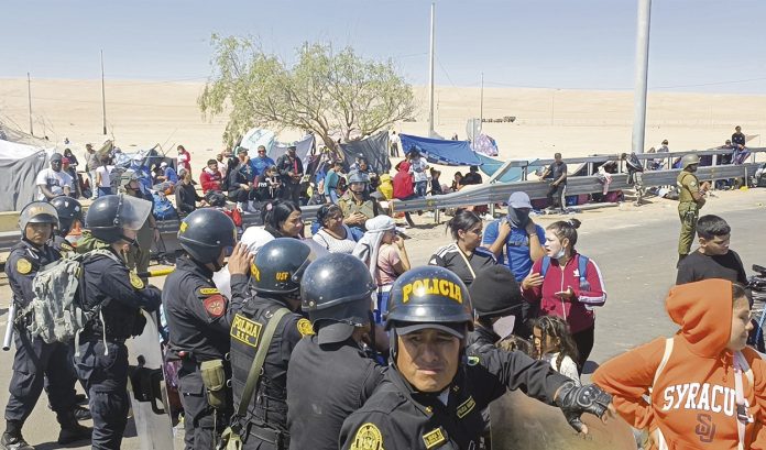 Perú y Chile cruzan protestas por tensión migratoria en frontera