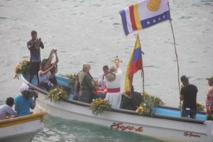 Guaireños colmaron Catia La Mar para la bendición del mar