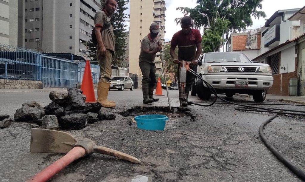Hidrocapital repara averías en el municipio Sucre