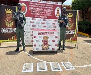 Incautan 10 panelas de marihuana y 59 dediles de coca