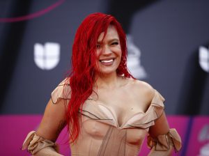 Karol G se volvió blanco de memes por la portada de revista