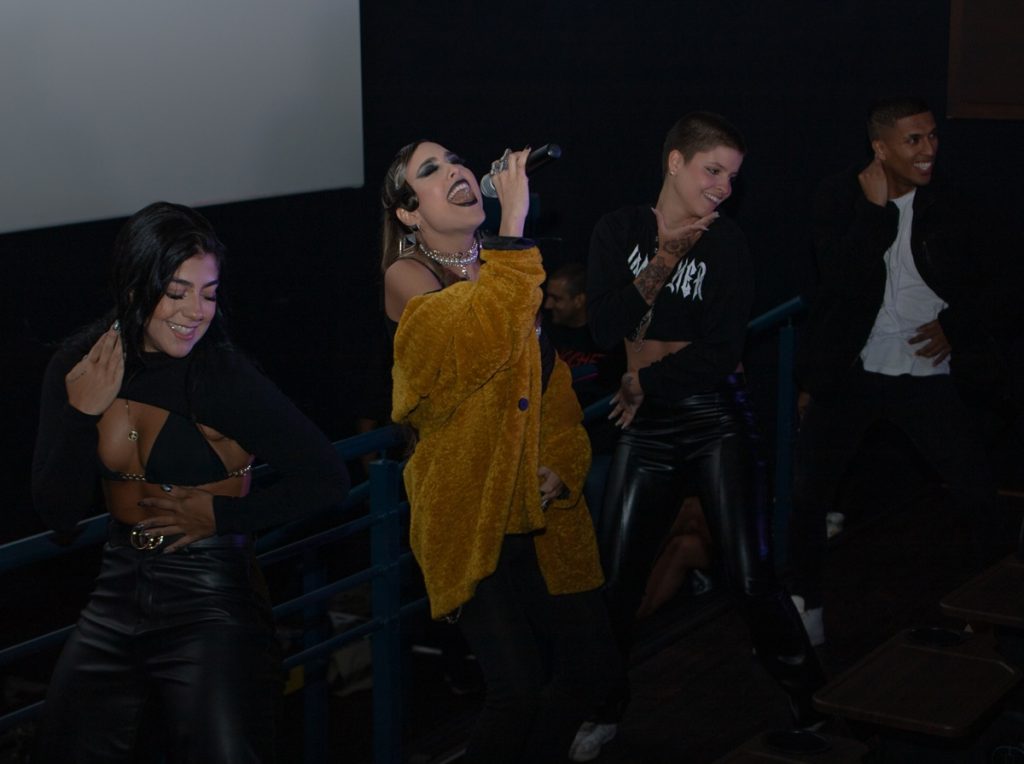 Katherine Coll le canta al desamor con misterio