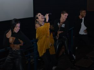 Katherine Coll le canta al desamor con misterio