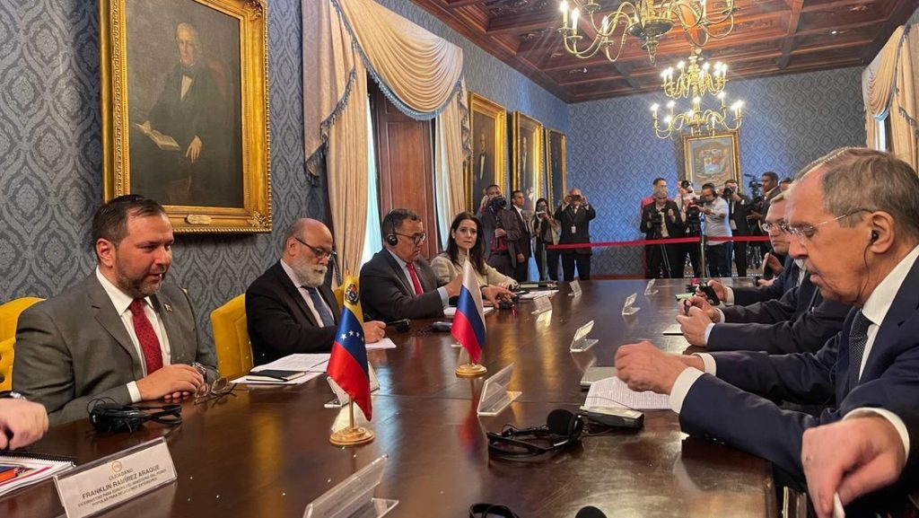 Lavrov se reunió con el canciller Gil en Caracas