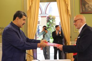 Maduro firma promulgación de la Ley Orgánica de Extinción de Dominio