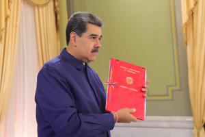 Maduro: es necesario sacudir los cimientos morales de la República