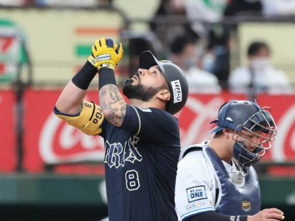 Marwin González sonó primer jonrón en Japón