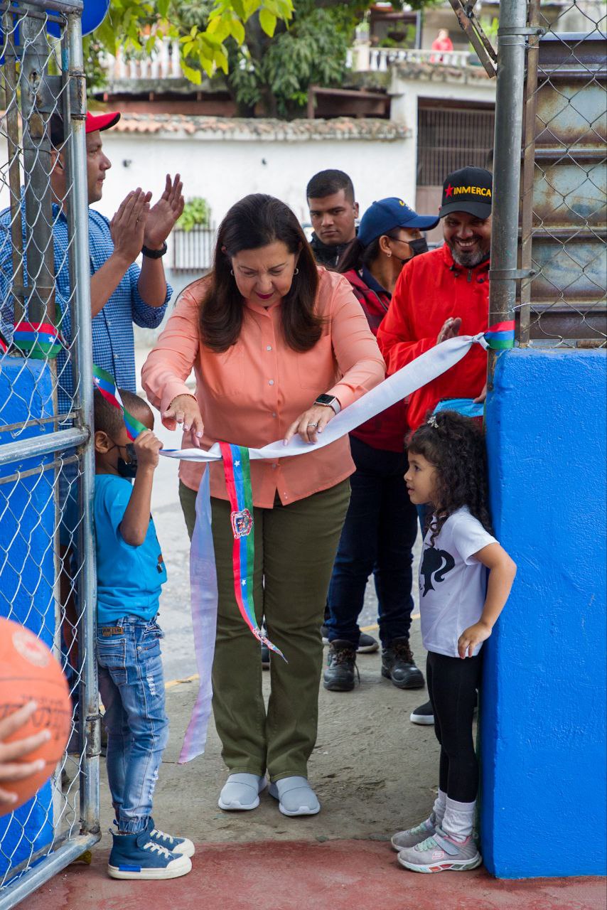 Más de 20 canchas deportivas se han recuperado en Coche