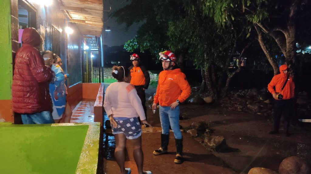 Más de 200 familias a punto de ser evacuadas por lluvias en Táchira