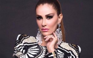 Ninel Conde queda en ridículo por error que cometió animando un acto en México