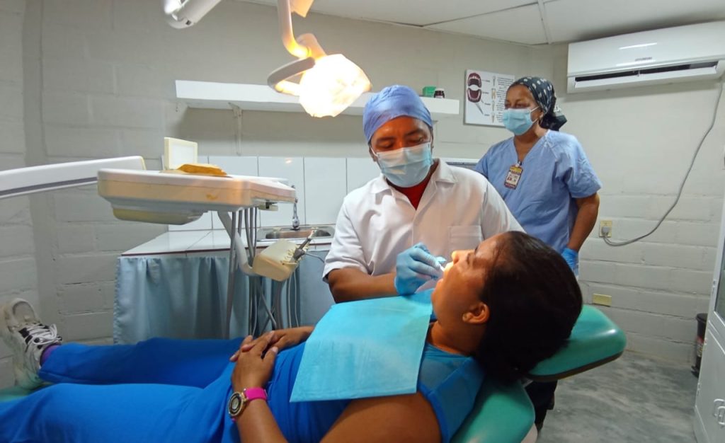 Ofrecen odontología gratuita en Caracas