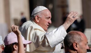 Papa Francisco fue dado de alta tras sufrir una bronquitis