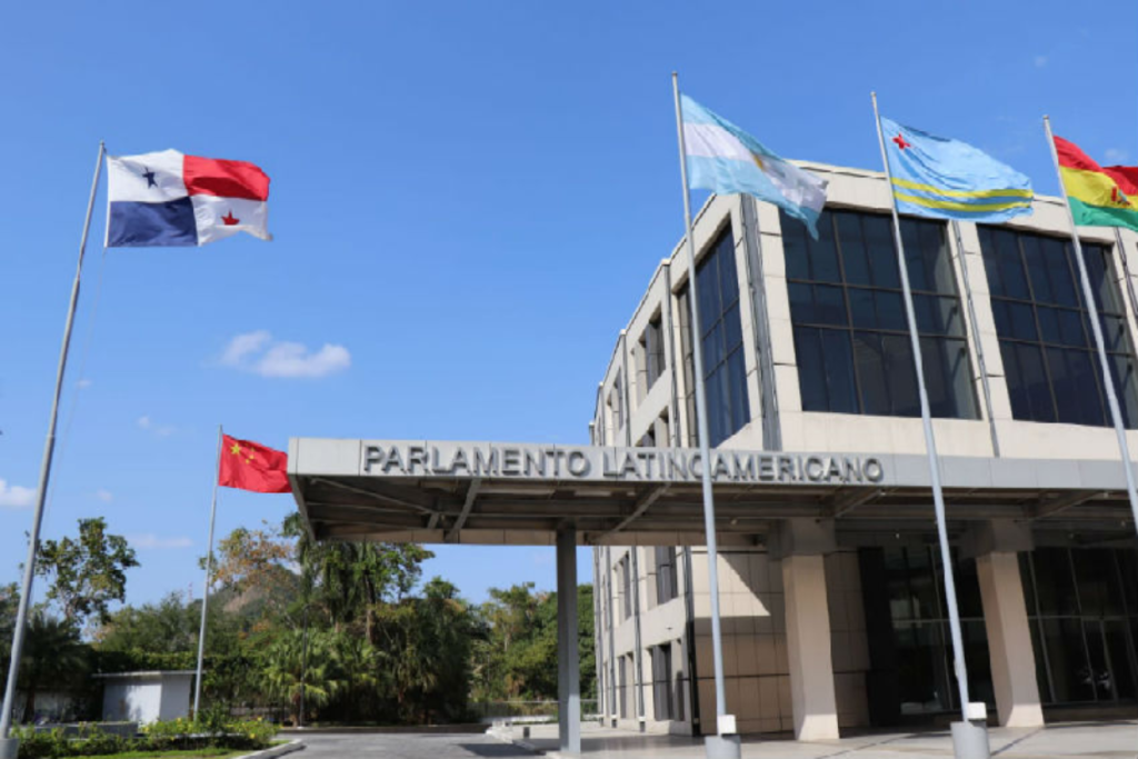 Parlatino conoce políticas públicas venezolanas para empoderar a la mujer