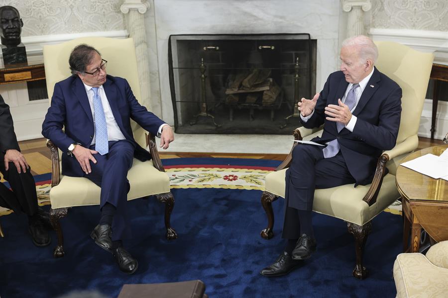 Petro le dijo a Biden que no dará armas a Ucrania