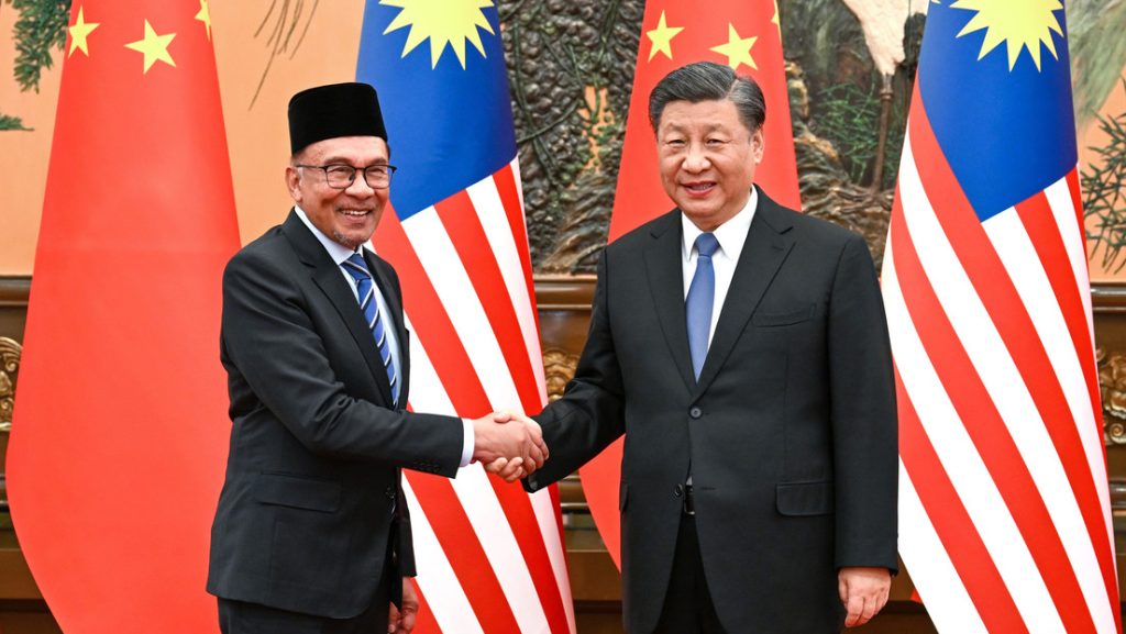 "No hay razón para que sigamos dependiendo del dólar"