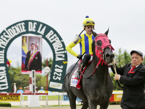 Primero de Cipriano Gil con magistral conducción