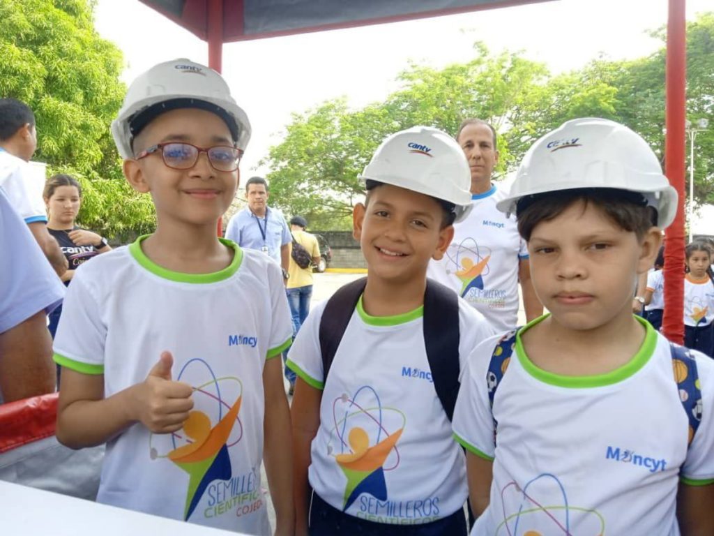 Programa Semillero Científico visitó central de Cantv en Cojedes