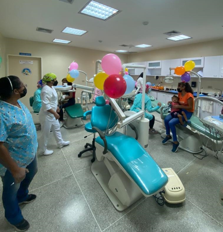 Realizan cirugías a niños con hendidura labio-palatina en Barcelona