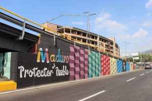 Rehabilitan elevados y avenidas en La Guaira