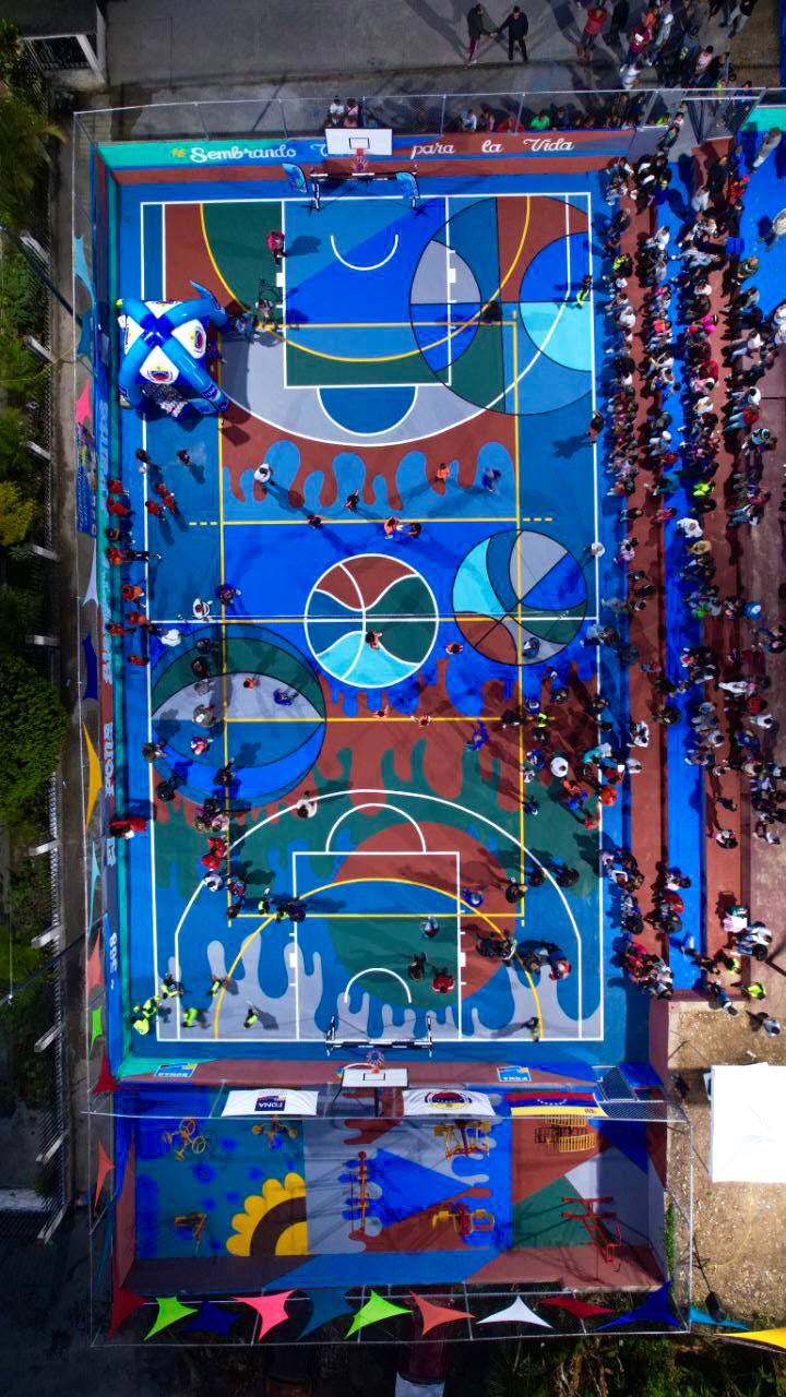 Reinaugurada cancha de La Silsa en la parroquia 23 de Enero