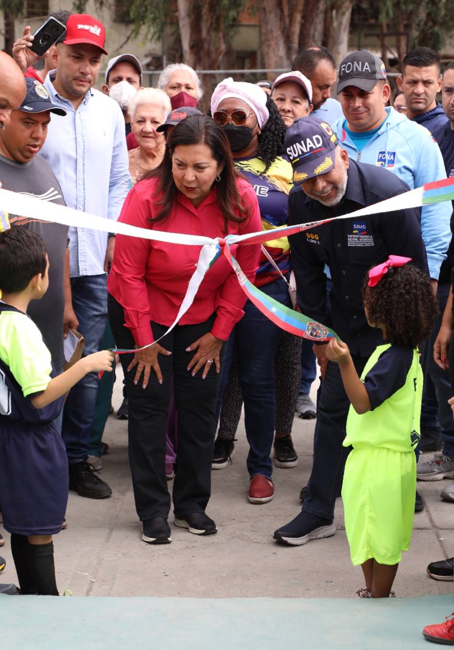 Reinaugurada cancha deportiva "Lucas De Oliveira" en Coche