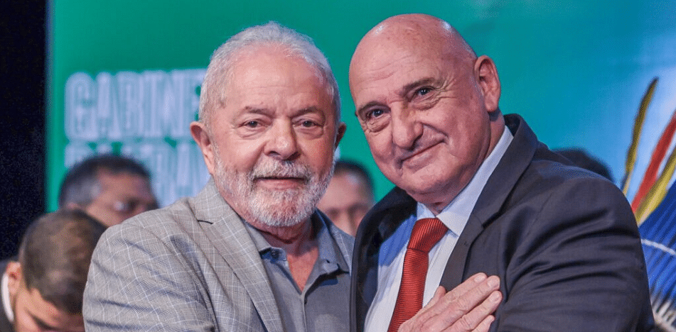Renuncia ministro brasileño por nexos con golpe de Estado